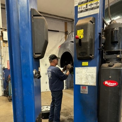 brakes near liverpool ny thumbnail image of first automotive technician working on brakes